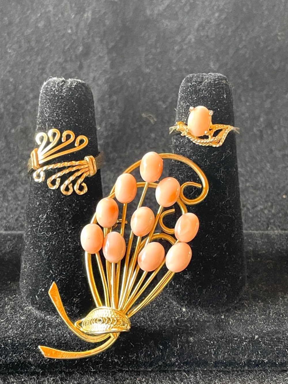 Lot Vintage Angel Skin Coral Goldtone Brooch Pin and 2 Rings matching Coral ring
